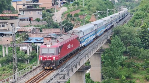 2025.7西局西段HXD3D-0358客车K4537通过井西联络线去西站方向