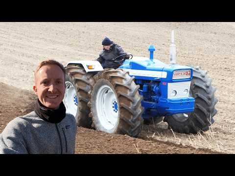 Veteran Pløjedag 2026 | Mange forskellige traktorer i marken og fint vejr derude