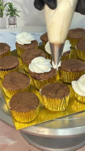 Navy and ivory buttercream cupcakes with gold accents #cake #viral