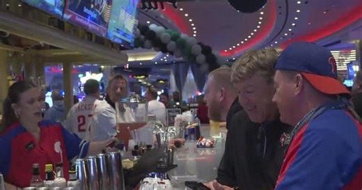 Darren Daulton Foundation hosts fundraising event with celebrity bartenders