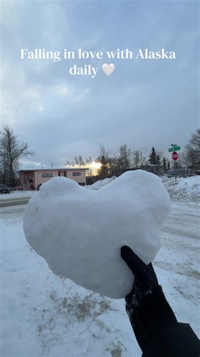 Falling in love with Alaska a little more every day ❄️🤍✨ I wasn’t born here… but I truly wish I was 🏔️ the culture, the people, the native roots… it’s something you feel deep in your soul 🫶🌎 this place is just magic 🥹💙 #AlaskaLove #anchorage #fyp #fypシ #love