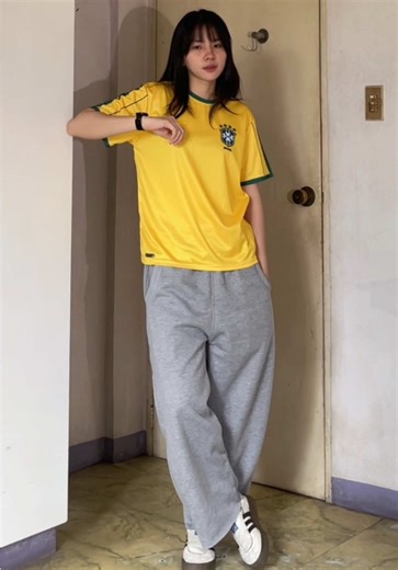 Jersey Shirt Outfit Ideas for Streetwear Style