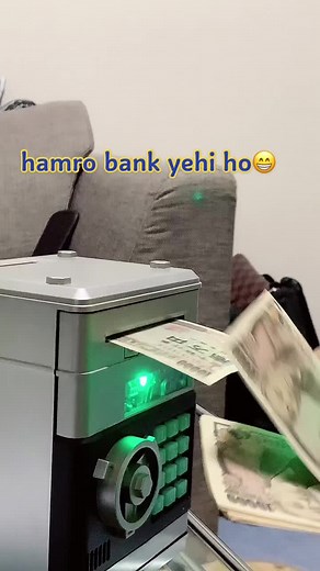 Counting Cash with a Money Machine at Home