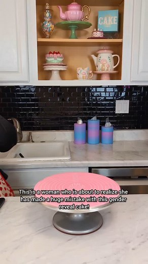 That moment when you know you messed up and created so much more work for yourself!🤦🏼‍♀️😅🙃 But the relief you feel when you fix it and it starts coming together again!🙌🏼🕺🏼🤩 Heart cakes for me all start out as round, get trimmed, (similarly to the fix in the video) then frozen. Once frozen in the heart shape I then assemble the heart cakes as usual. But I unfortunately forgot to do that until the middle of the final coat of frosting😅🫠 Though it's embarrassing to so fully air an easily 