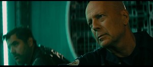 Lauantain elokuva-arviossa totaalisen epäonnistunut Bruce Willisin tieteisraina Breach