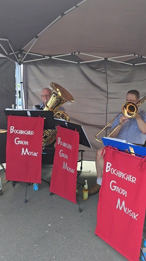 Mit dem "Böhmischen Traum", sooo klasse gespielt von der Bochbicher Gaudi Musik und wunderschööön gesungen von Markus Hofmann, hier zum Himmelfahrtstag in Rothenkirchen, 9. Mai 2024, geht's in den heutigen Abend ! | Heidrun Weisbach