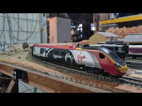 Hornby Virgin Pendolino Alstom with tilting feature