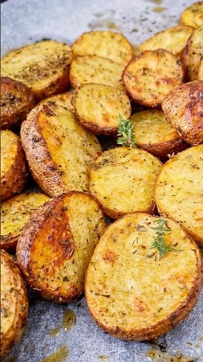 Crispy baked potatoes 🥔 Simple & perfect from the oven!
