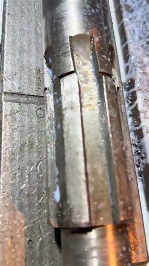 vertical milling machine working on teeth splines #gearshop #gearcutting #gearlounge