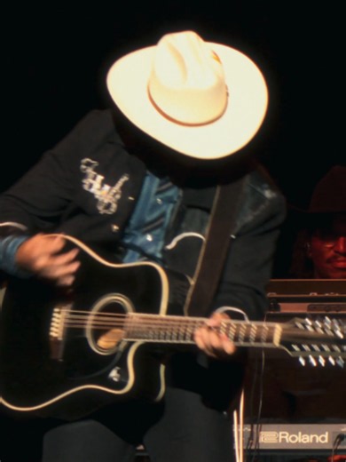 Folsom Prison Blues... with our twist 📻🎵 #loshermanosmendoza🔱 #Realcountry #countrymusic