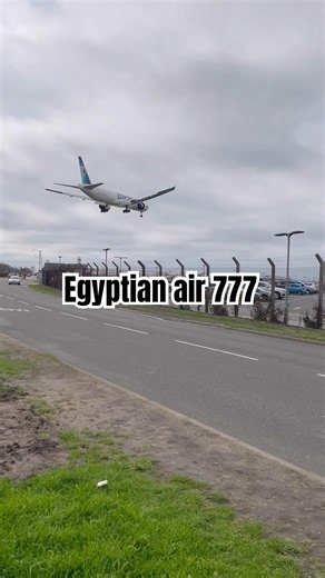 Egyptian air 777 landing at London Heathrow airport 21/2 #aviation #planespotting #shorts #planes