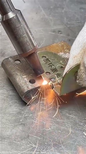Next Level Handheld Laser Cutter Insane Metal Cutting Power#MetalProcessing #WeldingTech #LaserPower