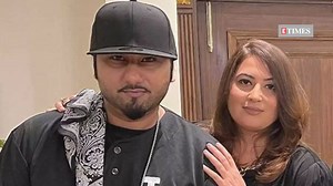 1.1K views | Putting an end to the two-and-a-half-year-old litigation, the Delhi court has finally granted divorce to rapper Honey Singh and his wife, Shalini Talwar. The two parted ways after 11 years of their marriage. | ETimes | Facebook
