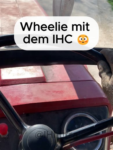 Wheelie mit dem IHC 353 😳 #ihc #353 #internationalharvester #wheelie #traktor #altetechnik