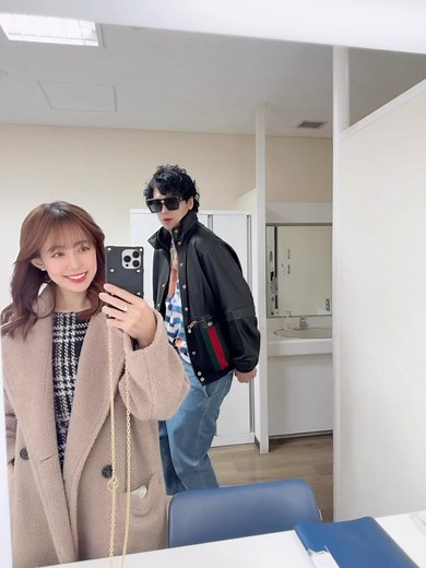 ALEXANDER(アレク ) on Instagram: "喧嘩したりしたり 俺がふざけてAirTagを外したら 激おこ、、、"