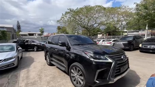 @LeonelFernandez llega a la Asociación de Comerciantes de Santiago (ACIS) para participar en almuerzo con los directores y ejecutivos de esta entidad. Esta es la primera de 14 actividades que encabezará nuestro presidente en Santiago.