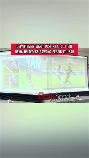 Dua Gol Sah Dewa United ke Persib❓ . . . Kepala Departemen Wasit PSSI @pssi , Pratap Singh, mengatakan dua gol Dewa United FC @dewaunitedfc ke gawang Persib Bandung @persib dalam laga pekan ke-28 Super League @liga1match 2025/2026 itu sah. . . . Gol pertama itu dinilai sah karena tidak ada bola keluar lapangan sebelum terjadinya gol. Sedangkan gol kedua itu pemain Dewa United Alex Martins tak dianggap handball meski bola terkena tangan karena bola terdefleksi ke arah yang tak terduga (ke tangan)