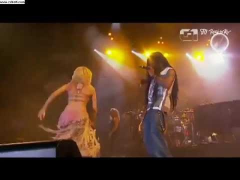 SHAKIRA SEXIEST PERFORMANCE EVER !! MAJOR CLEAVAGE !! SHE'S A GODDESS!