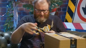 So Simon gives Lewis his birthday present in the new YouTube Members video and it's a whirlwind of emotions... ✂️ https://youtu.be/GOQ7qFNzbc0 | The Yogscast