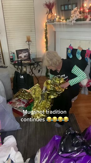 #mugshot #christmas #pawlidaypics #GEICOGiveHappy #AEHolidayForever #family