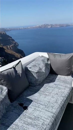 📍Cosmopolitan Hotel, Fira, Santorini, Greece #greece #santorini #breakfast #views