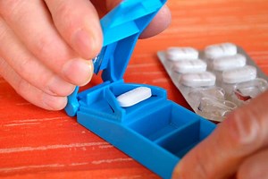 The 7 Best Pill Cutters [2025 Reviews] - Mobility With Love