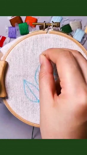 hand embroidery design tutorial . . . . #handembroideryideas #embroideryproject #creativedesigns #embroideryinspiration #DIYembroidery #embroiderylove #stitchingcreations #embroideryartwork #needleworkideas #embroideryaddict #handstitchingideas #handstitchinginspiration #creativestitching #diystitching #stitchingaddict #handmadestitching #stitchingprojects #embroiderylove #sewingideas #craftyhands #handcraftedcreations #handcraftlove #handmadeinspiration #craftingideas #DIYhandcrafts #handmadear