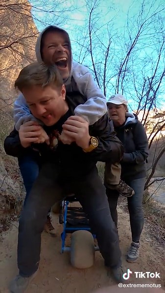 Extreme Motus Chair Piggy Back Ride