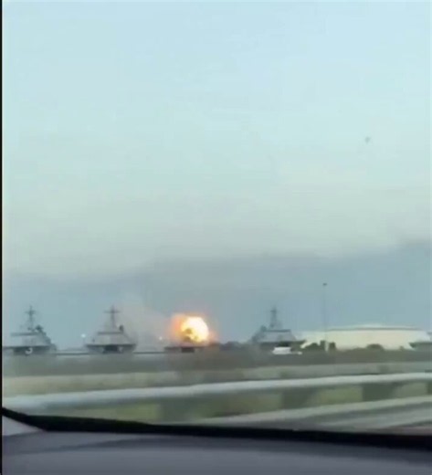 🇮🇷 Iran has wiped out the 🇺🇸 U.S. Fifth Fleet headquarters in Bahrain.After years of American threats, Tehran has delivered its answer.No more bargaining, it's now an eye for an eye. ⚔️