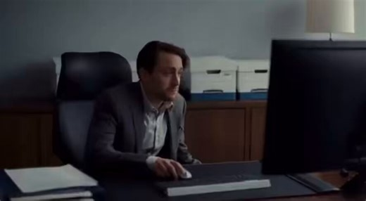 "Mark estuvo en coma 10 meses" otro ejemplo más que los fans de los comics de Invencible no se han leído el comic o al menos no le prestaron atención porque no es un edit de titkok.Mark estuvo afuera del planeta 10 meses, y en coma 2 meses, lo dicen en el propio panel que usan de ejemplo.