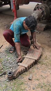 190K views · 5K reactions | Fixing Leaf Spring on Road Side ️ . . . . #auto #automotive #mechanical #leafspring #leafspringworking #bushing #indiantruck #southindiantruck #repair #video #mechanicguru #santoshpattimistry | Mechanic Guru | Facebook
