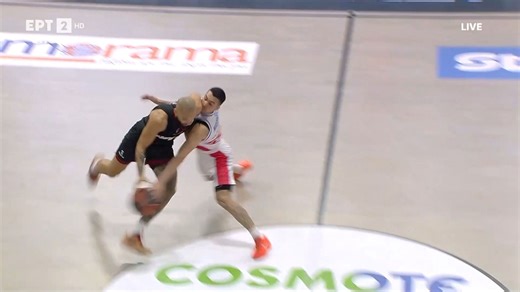 Πανιώνιος - Ολυμπιακός | Ο Νικολαΐδης κλέβει την μπάλα από τον Φουρνιέ και καρφώνει εν μέσω χειροκροτημάτων