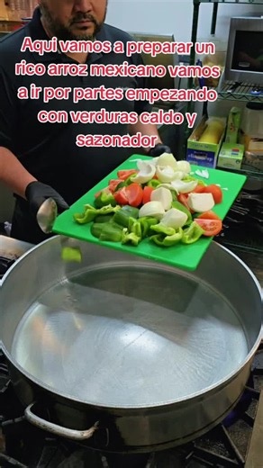 #preparandoarroz #parati #cocinando #vegetales #arroz vamos a cocinar arroz empezamos friendo verduras,caldo y sazonador