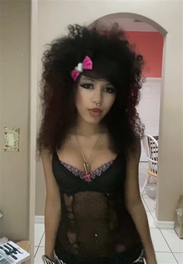 Nostalgic 2000s Vibes: Remembering Avril Lavigne