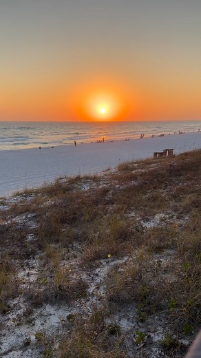 What a perfect way to end this beautiful day. #Destin #beachlife #goldenhour | Destin Beach Cams