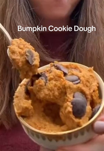 Pumpkin Spice Chocolate Chip Cookie Dough #beans #healthycookiedough #cookiedough #pumpkinspicecookies #healthyfallrecipes