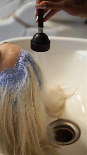 SABRINA BIAS | CHICAGO | BLONDE SPECIALIST | EDUCATOR on Instagram: "Your fear of bleach is feeding your fear of bleach, but bleach is not to blame. Let me break it down: You are afraid of damaging your clients hair, so you rush through your application to get the bleach on the head as fast as possible. You even start in the back because you have a fear that it will lift so fast that you have to rinse it before the front is done. Then you either anxiously rinse because you *feel* like it’s been 