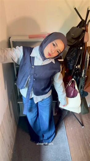Mix and Match Kemeja dan Jeans Berhijab