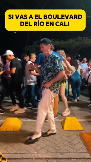 111 reactions | Salsa en el Boulevard del rio en #cali | Gustavo A. Collazos | Facebook