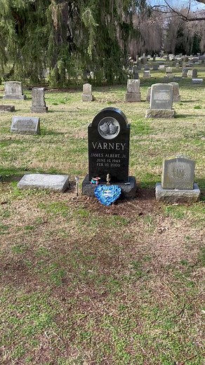 8.1K views · 420 reactions | Jim Varney (Ernest) Gravesite #gravesite #cemetery #FamousGraves | Whittdocs | Facebook