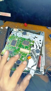 Old head unit optical pick-up 🔧📀 #sony #OldHeadUnit #OpticalPickup #CarAudio #RetroCarStereo #HeadUnitRepair #CDPlayerFix #VintageCarAudio #ElectronicsRepair #DIYRepair #AudioRestoration #TapeMobilJadul #ServisTapeMobil #OtomotifJadul #TeknologiLama #AutoSoundSystem | Giyan Circuit