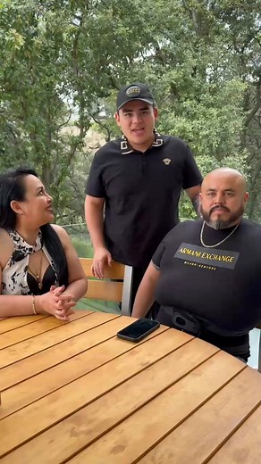 Enseñando diferentes formas de chiflar | Familia Millonaria Diaz