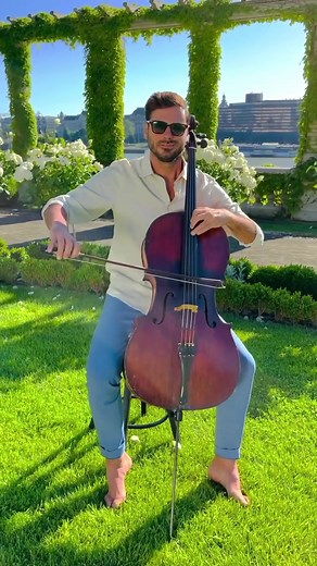 Hauser's Acoustic Cover of 'Somewhere Over The Rainbow'