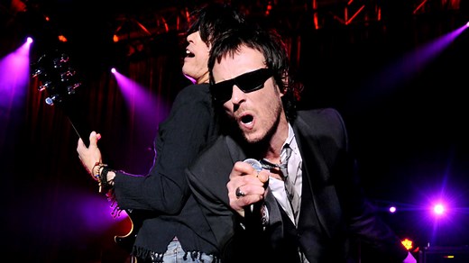 Stone Temple Pilots Frontman Scott Weiland Dies at 48