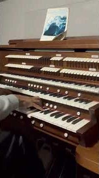 Rodgers Windsor 840 organ with 32-Note pedalboard, P32 speaker system, and bench. (Nevillebm)