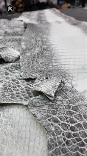 Make a Himalayan crocodile leather backpack#crocodileleather #himalayas #backpack #leatherbag #bag