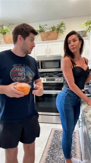 Fernanda Agnes on Instagram: "When you know your worth 😉 What happens next is only at @imfernandaagnes1_ 😈"