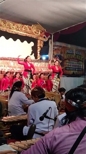 Incredible Lengger Dance Performance 🇮🇩 | Javanese Traditional Art #Shorts