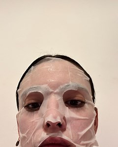 Se il selfie di Deva Cassel ci ricorda di utilizzare le maschere doposole