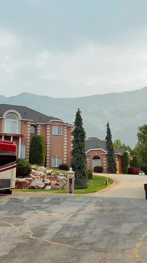 165K views · 2.6K reactions | What is “mooch-docking?” #boondocking #camping #campinglife #fulltimerv #travelgram #fulltimetravel #rv #rvliving #roadtrip | Wandering Routes | Facebook